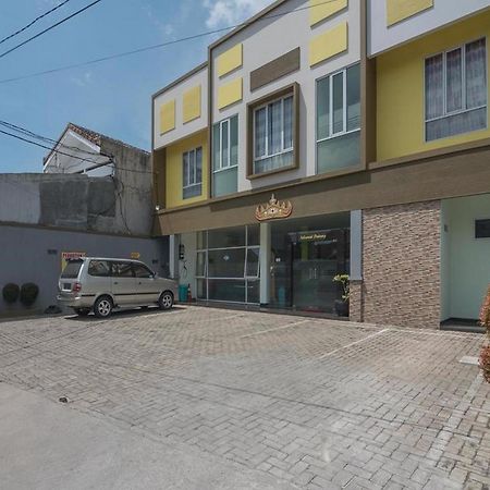 Отель Reddoorz At Gatot Subroto Lampung Бандар-Лампунг Экстерьер фото