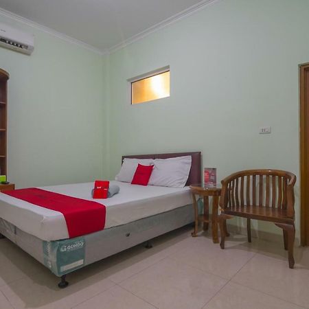 Отель Reddoorz At Gatot Subroto Lampung Бандар-Лампунг Экстерьер фото