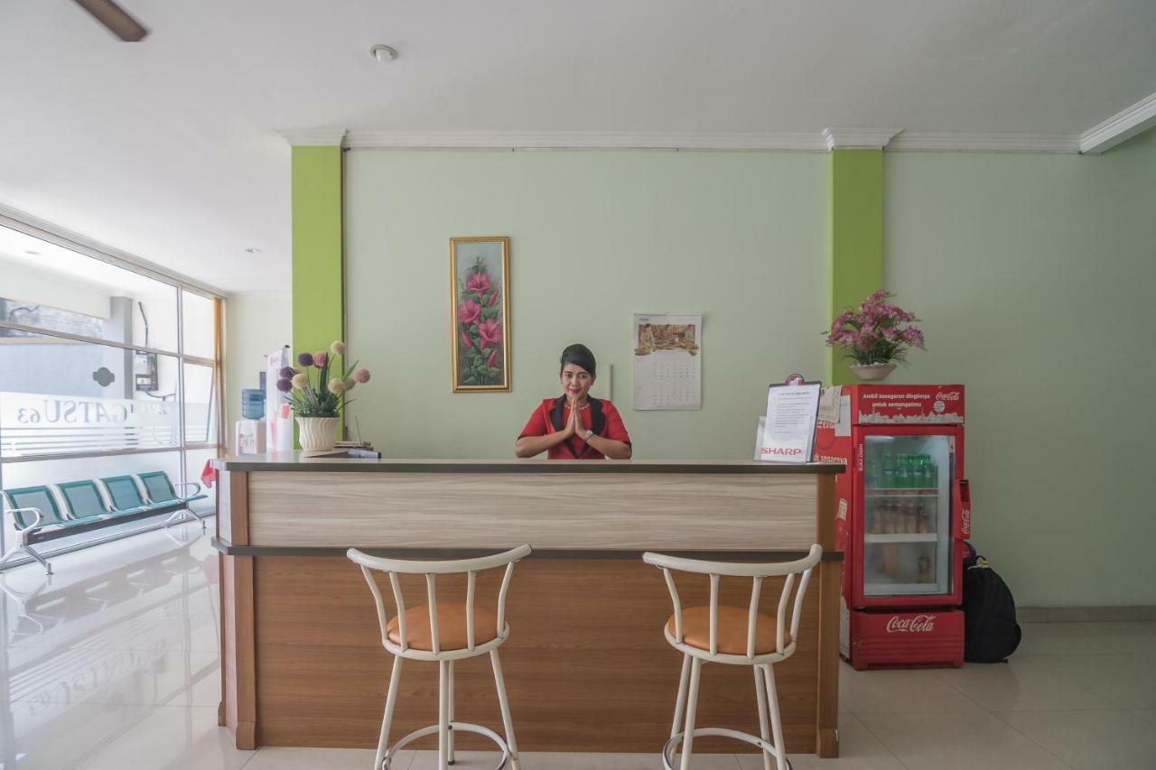 Отель Reddoorz At Gatot Subroto Lampung Бандар-Лампунг Экстерьер фото