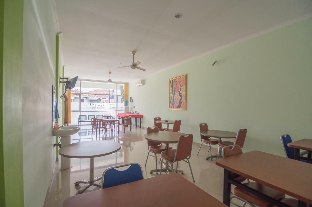 Отель Reddoorz At Gatot Subroto Lampung Бандар-Лампунг Экстерьер фото