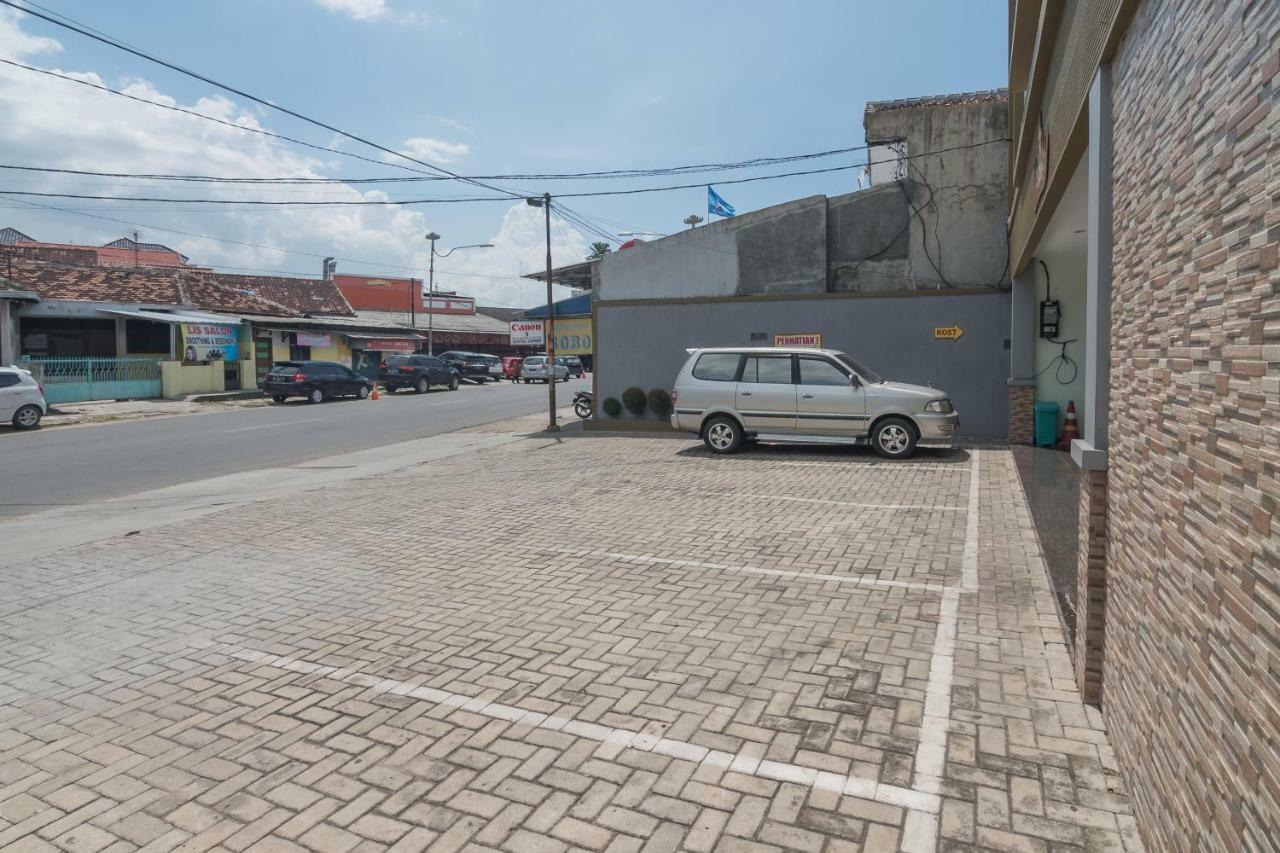 Отель Reddoorz At Gatot Subroto Lampung Бандар-Лампунг Экстерьер фото