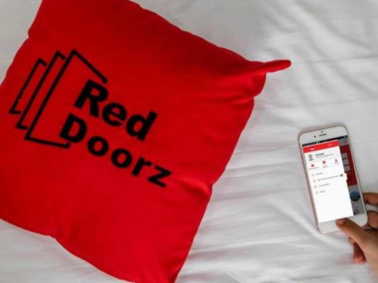 Отель Reddoorz At Gatot Subroto Lampung Бандар-Лампунг Экстерьер фото